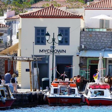My Crown Suite, Hydra Port Luaran gambar