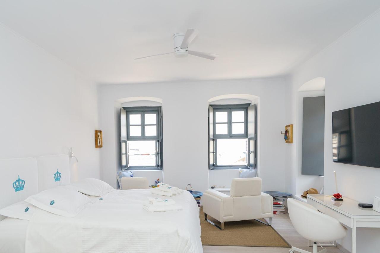 My Crown Suite, Hydra Port Luaran gambar
