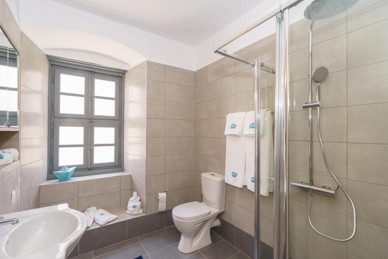 My Crown Suite, Hydra Port Luaran gambar