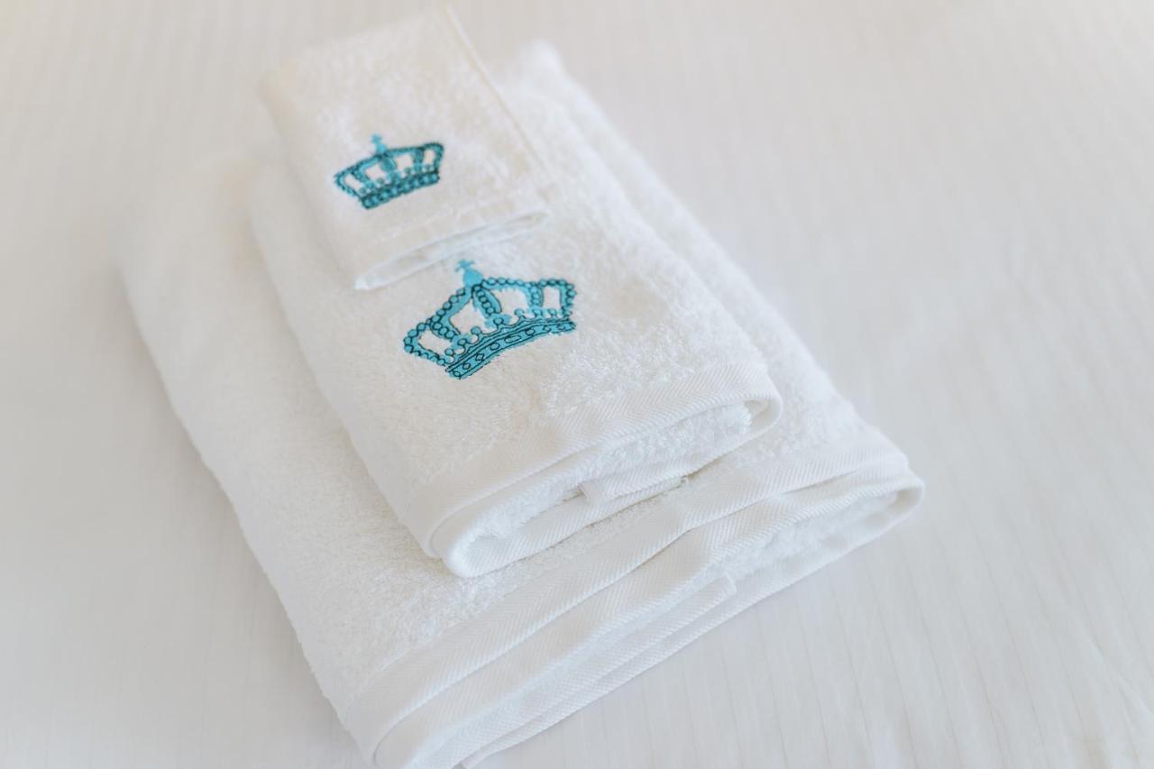 My Crown Suite, Hydra Port Luaran gambar