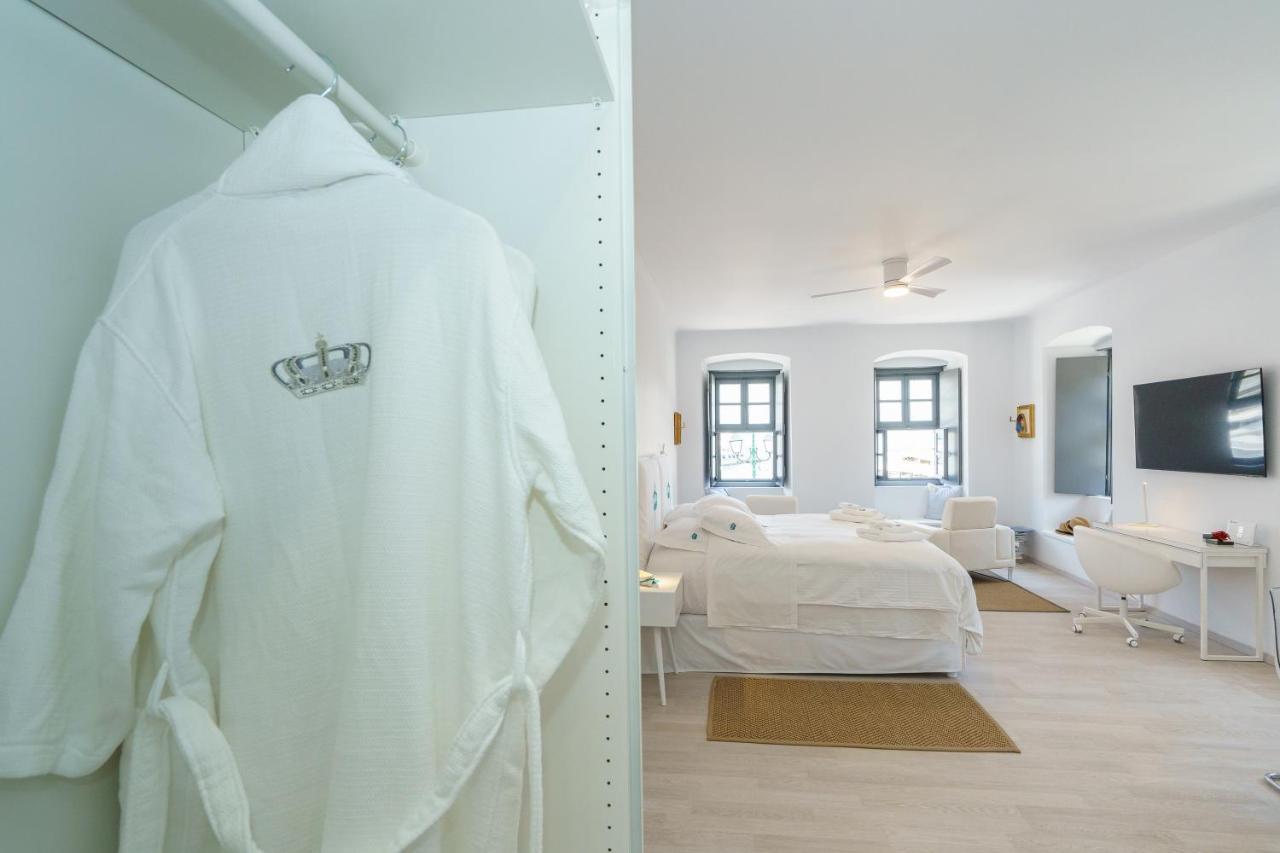 My Crown Suite, Hydra Port Luaran gambar