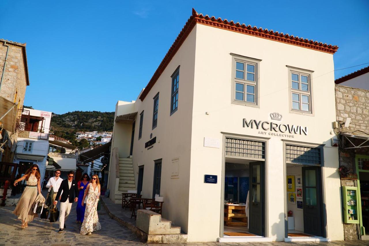 My Crown Suite, Hydra Port Luaran gambar