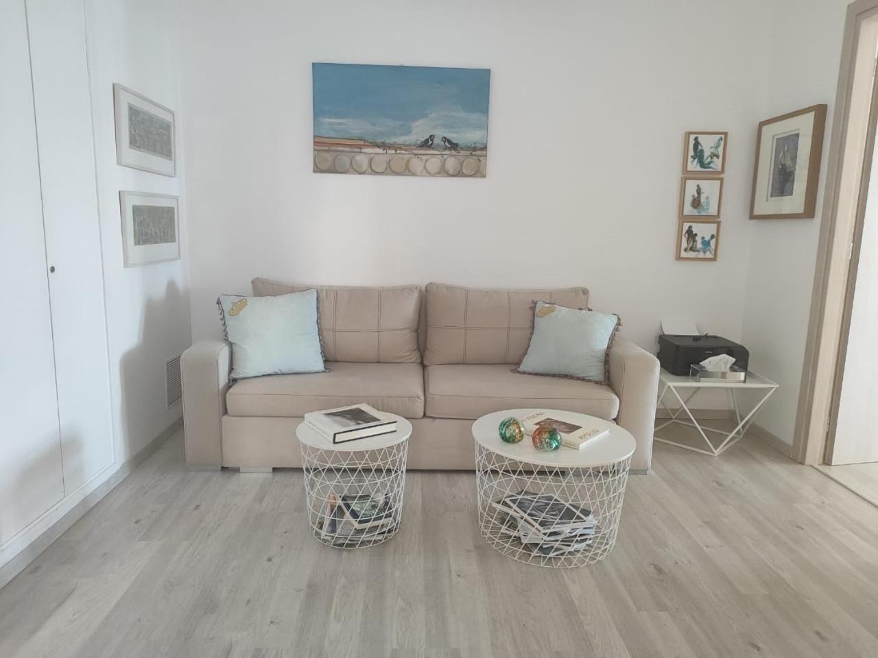 My Crown Suite, Hydra Port Luaran gambar